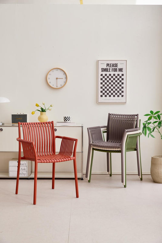 Set de 4 Sillas Madrid con Brazos, Color Rojo, con Espaldar y Diseño Moderno