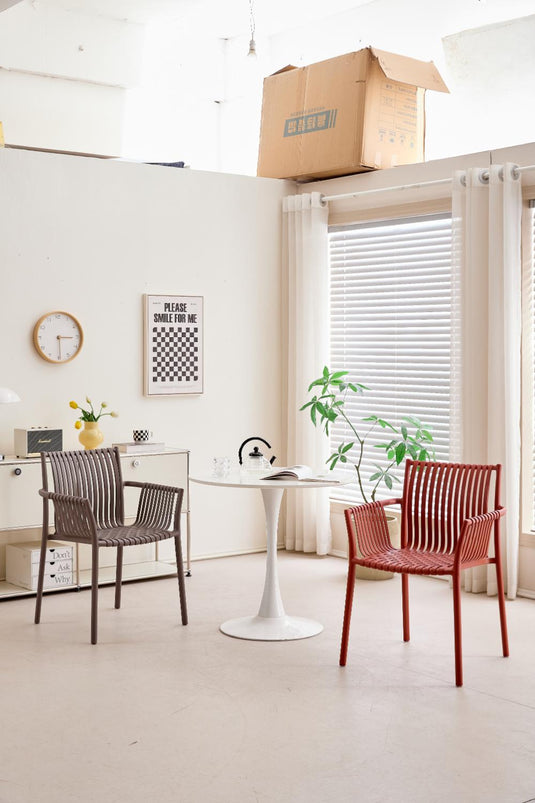 Set de 4 Sillas Madrid con Brazos, Color Rojo, con Espaldar y Diseño Moderno