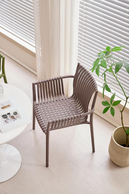 Silla Madrid con Brazos, Color Taupe, Con espaldar y diseño Moderno