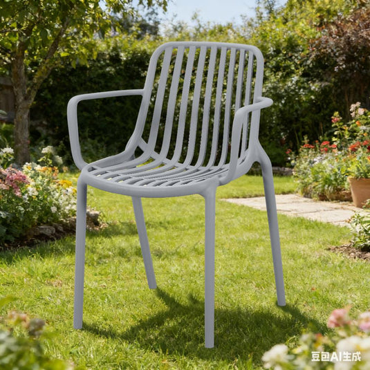 Silla Parma, Gris, con Espaldar en Rayas y Diseño Minimalista