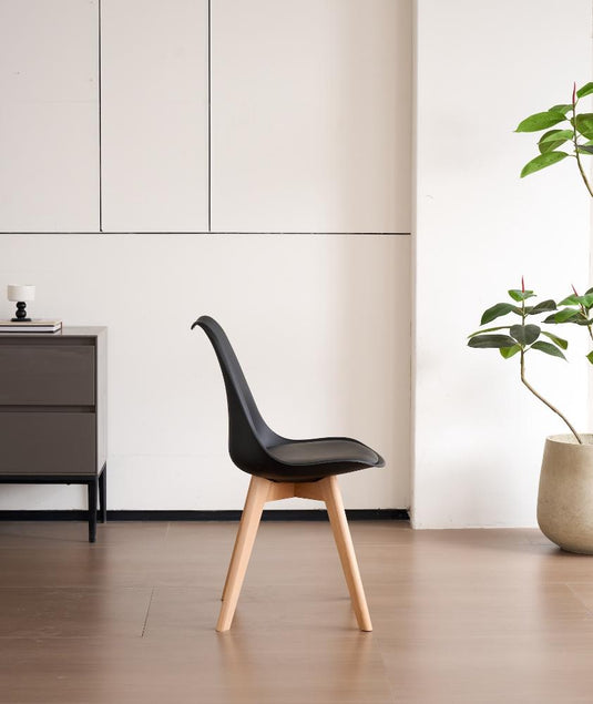 Set de 2 Sillas Fyn, Negro, Diseño Minimalista con Espaldar, Cojín y Patas de Madera