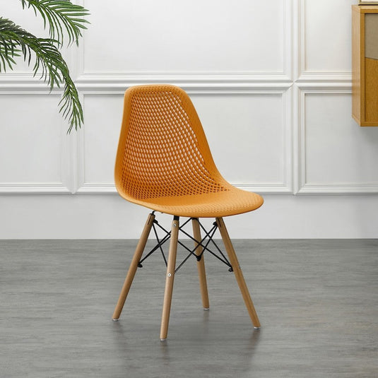 Set de 4 Sillas Aira, Color Naranja, con Espaldar y Patas en Madera