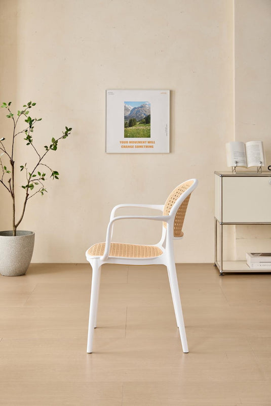 Set de 4 Sillas con Brazos Nest, Color Blanco y Beige, con Espaldar y Asiento en Rejilla