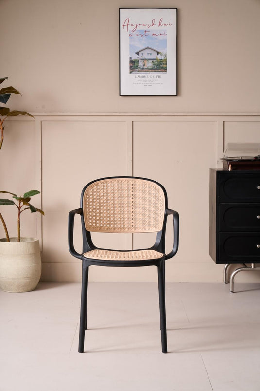 Set de 4 Sillas con Brazos Nest, Color Negro y Beige, con Espaldar y Asiento en Rejilla