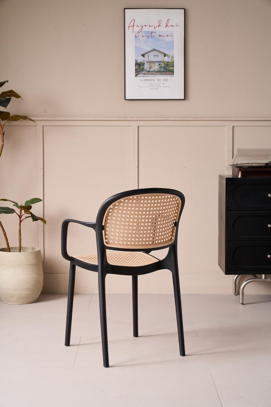 Set de 4 Sillas con Brazos Nest, Color Negro y Beige, con Espaldar y Asiento en Rejilla