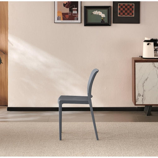 Silla Triveca, Gris Oscuro, con Espaldar Cerrado y Diseño Minimalista