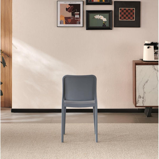 Set de 4 Sillas Triveca, Gris Oscuro, con Espaldar Cerrado y Diseño Minimalista