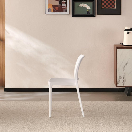 Silla Triveca, Blanco, con Espaldar Cerrado y Diseño Minimalista