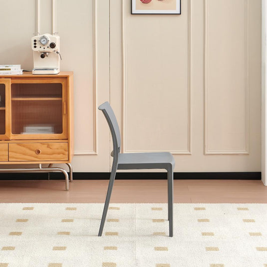 Set de 4 Sillas Soho, Gris Oscuro, con Espaldar Cerrado y Diseño Minimalista