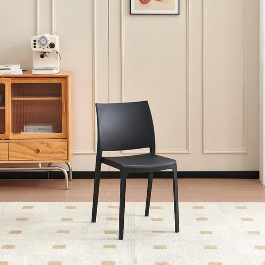 Set de 2 Sillas Soho, Negro, con Espaldar Cerrado y Diseño Minimalista