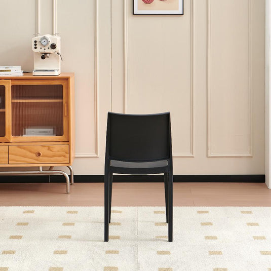 Set de 4 Sillas Soho, Negro, con Espaldar Cerrado y Diseño Minimalista