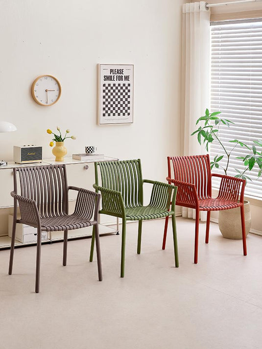 Silla Madrid con Brazos, Color Taupe, Con espaldar y diseño Moderno