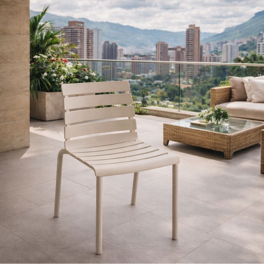 Silla Montana, Taupe Claro, con Espaldar en Líneas Diseño Moderno