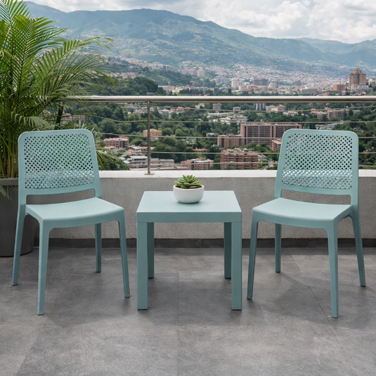 Set de 4 Sillas Manhattan, Azul Claro, con Espaldar en Rejilla y Diseño Minimalista