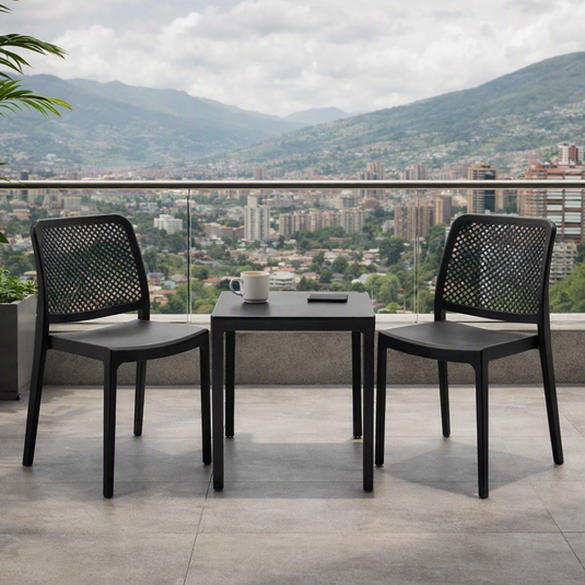 Set de 4 Sillas Manhattan, Negra, con Espaldar en Rejilla y Diseño Minimalista