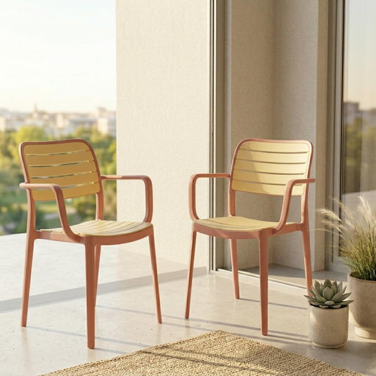 Silla con Brazos Carolina, Terracota y Beige, y Espaldar de Líneas Horizontales