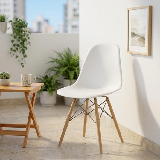 Set de 4 Sillas Eames, Color Blanco, con Patas de Madera