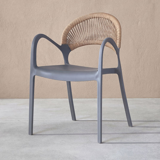 Silla Daytona, Gris Oscuro y Café Claro, con Espaldar, Reposa Brazos y Diseño Minimalista