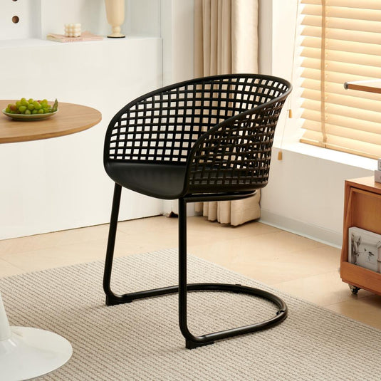 Silla con Brazos Calcuta, Negra, con Patas Metálica