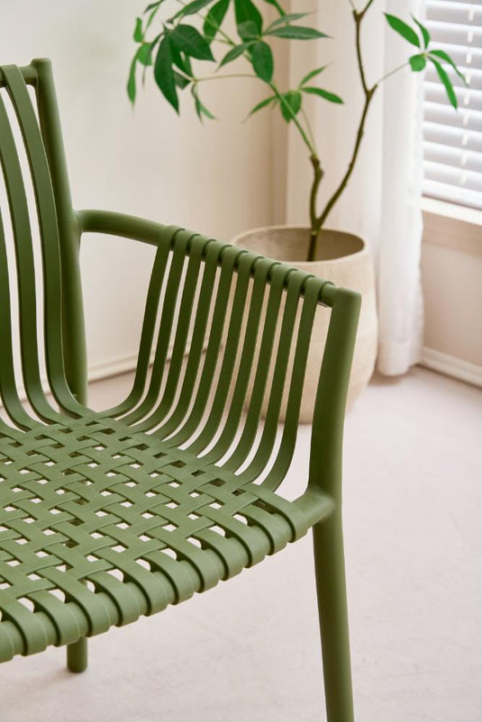 Silla Madrid con Brazos, Color Verde Olivo, Con espaldar y diseño Moderno