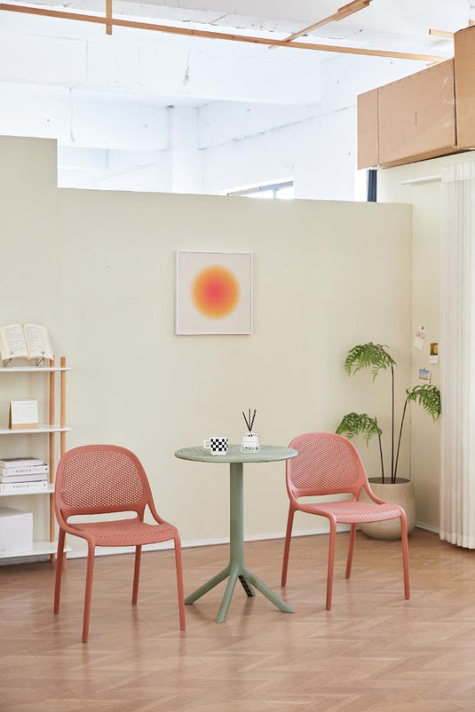 Silla Tolondo, Color Rojo, Con espaldar redondo transpirable y diseño minimalista