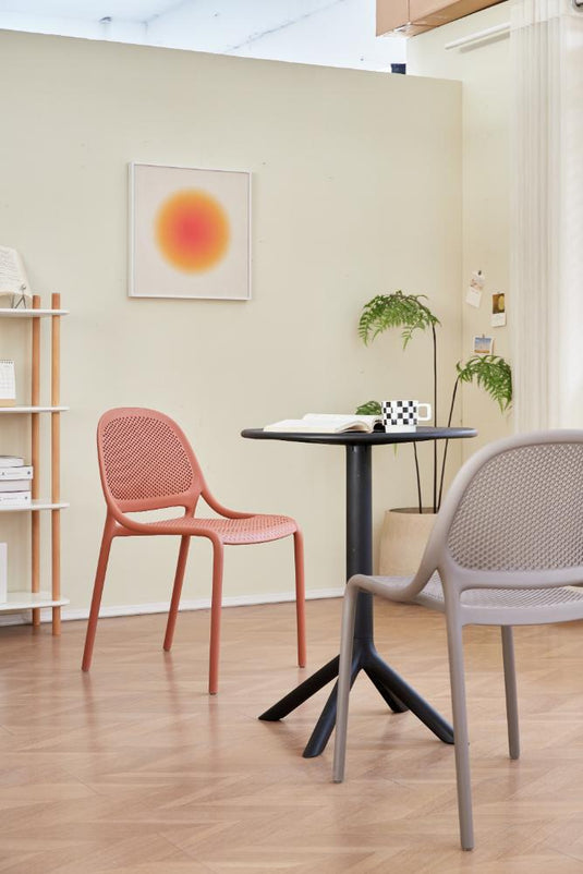 Silla Tolondo, Color Rojo, Con espaldar redondo transpirable y diseño minimalista