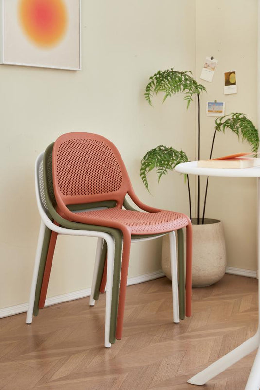 Silla Tolondo, Color Rojo, Con espaldar redondo transpirable y diseño minimalista