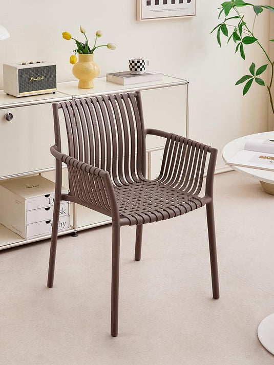 Silla Madrid con Brazos, Color Taupe, Con espaldar y diseño Moderno