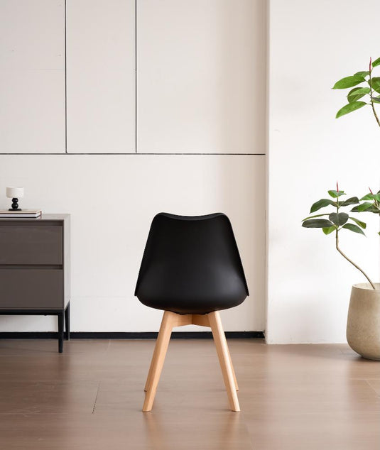 Set de 2 Sillas Fyn, Negro, Diseño Minimalista con Espaldar, Cojín y Patas de Madera
