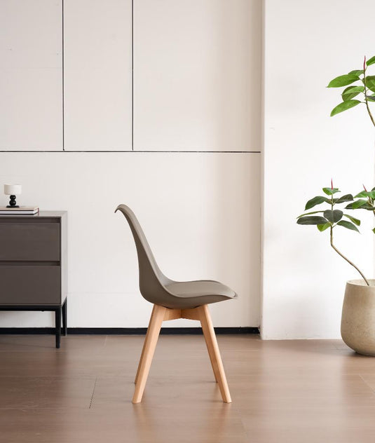 Silla Fyn, Taupe, Diseño Minimalista Con Espaldar, Cojín y Patas De Madera