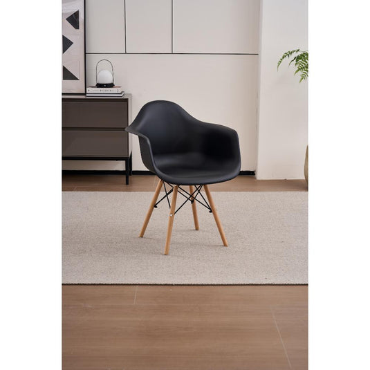 Silla Delia, Color Negro, Con espaldar y patas en Madera X4