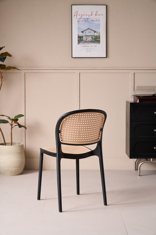 Silla Nest, Color Negro y Beige, con Espaldar y Asiento en Rejilla