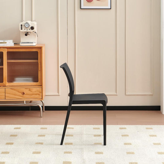 Set de 2 Sillas Soho, Negro, con Espaldar Cerrado y Diseño Minimalista