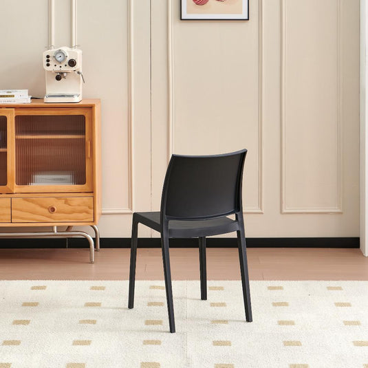 Set de 2 Sillas Soho, Negro, con Espaldar Cerrado y Diseño Minimalista