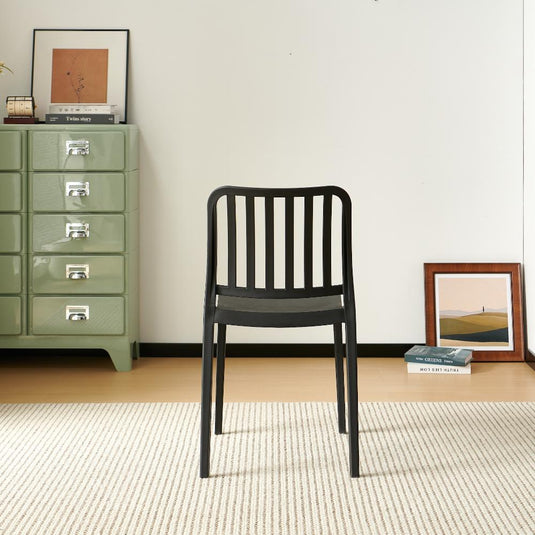 Set de 4 Sillas Brooklyn, Negro, con Espaldar en Rayas y Diseño Minimalista