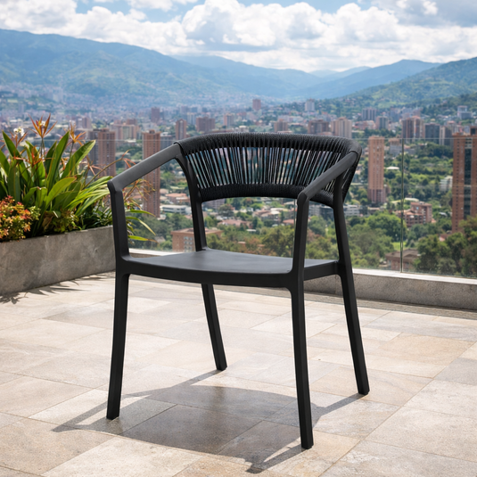 Set de 2 Sillas Balí, Negro, con Espaldar en Cuerdas y Diseño Moderno