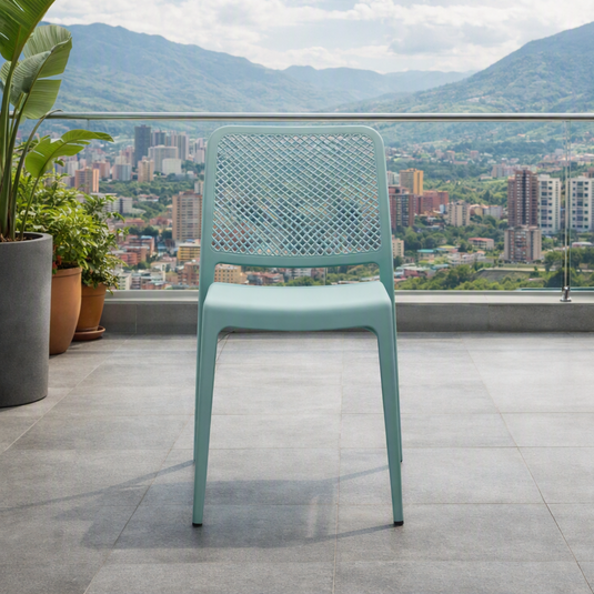 Set de 4 Sillas Manhattan, Azul Claro, con Espaldar en Rejilla y Diseño Minimalista