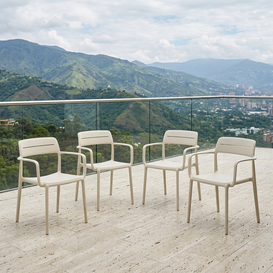 Combo Sarku, Incluye una Mesa y 4 Sillas Color Beige Claro