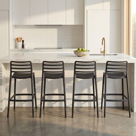 Set de 4 Sillas para Bar Palawan, Negro, con Espaldar Abierto y Diseño Minimalista