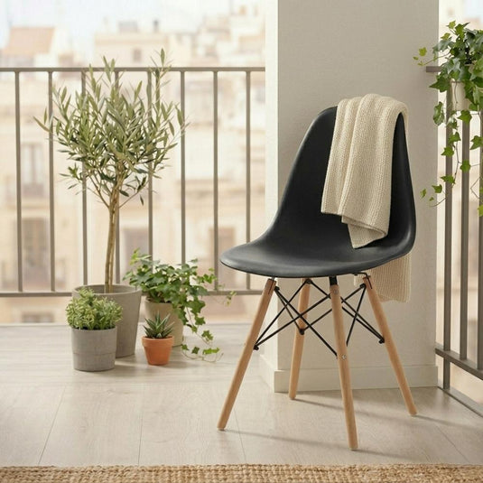 Silla Eames, Color Negro, con Patas de Madera
