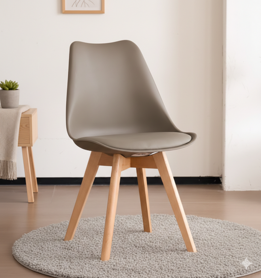 Silla Fyn, Taupe, Diseño Minimalista Con Espaldar, Cojín y Patas De Madera