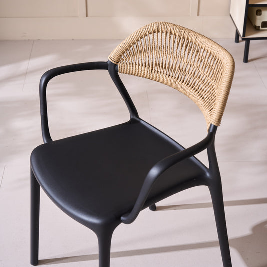 Set de 2 Sillas con Brazos Bombay, Negro y Beige, con Espaldar en Cuerdas y Diseño Moderno