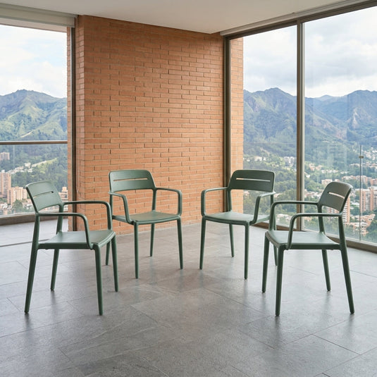 Combo Polet, Incluye una Mesa y 4 Sillas Color Verde Olivo